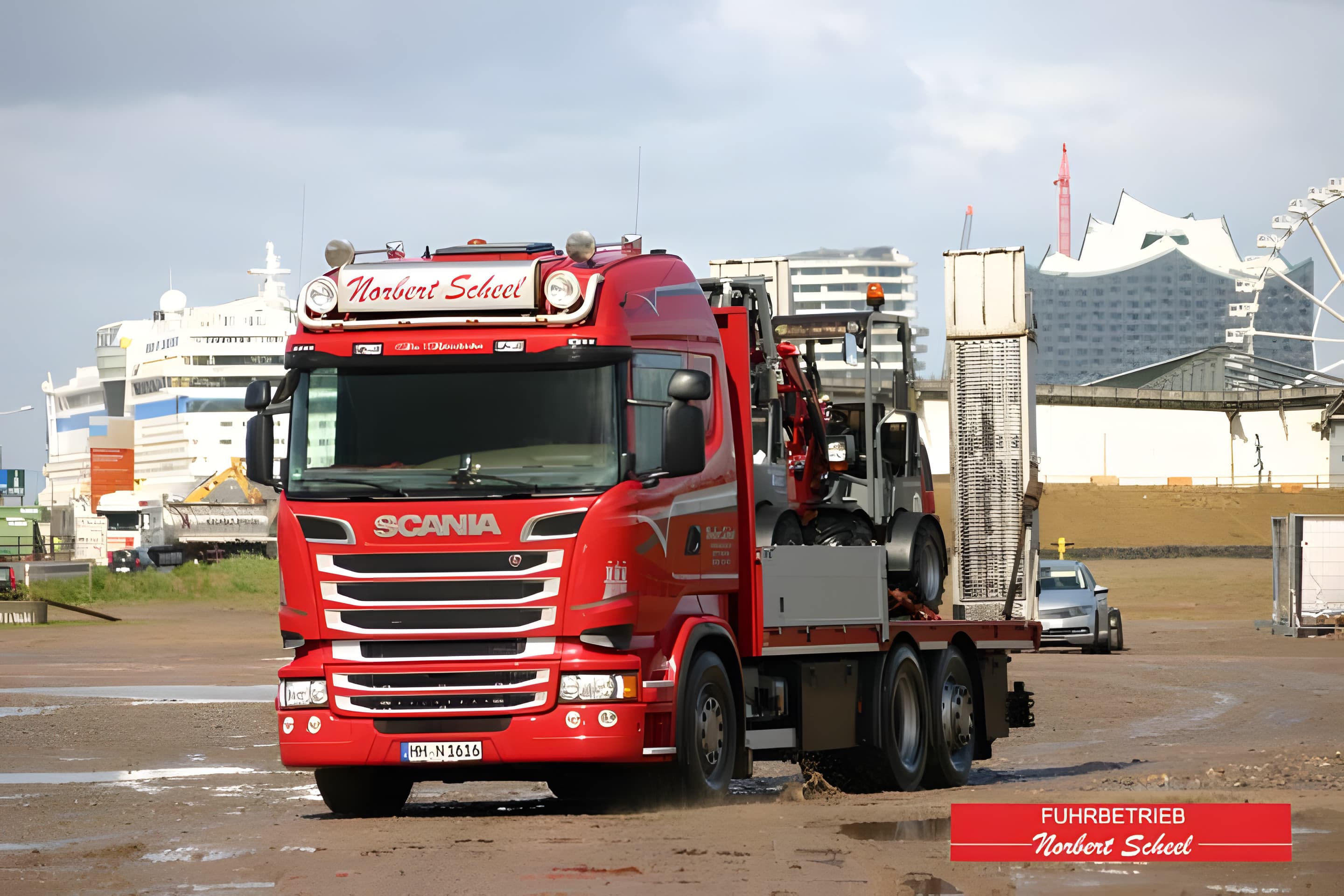 LKW-Schwertransport auf der Autobahn